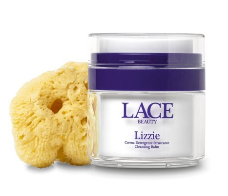 Lizzie con spugna di mare