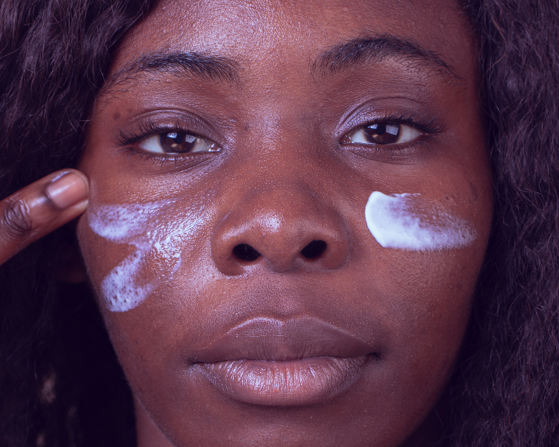 applicazione crema struccante lizzie